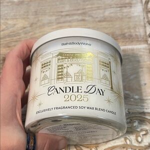 Bath & Body Works Candle Day 2025 Soy Wax Candle - White and Gold